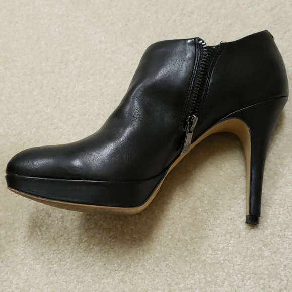 Vince Camuto shoe boot heels - Picture 2 of 3